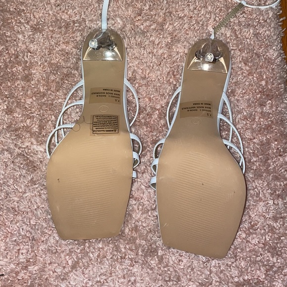 White fashion nova heels - Picture 2 of 5